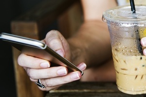 32% of consumers duped into buying fake make-up online
