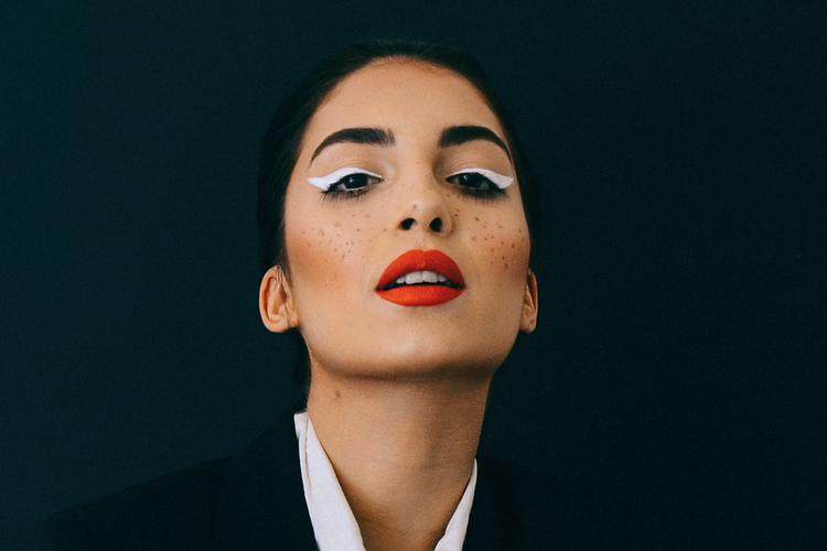 7 facts about lipstick to understand customer shopping habits 