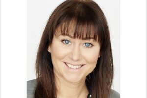 Acuvue brings celebrity make-up artist on board