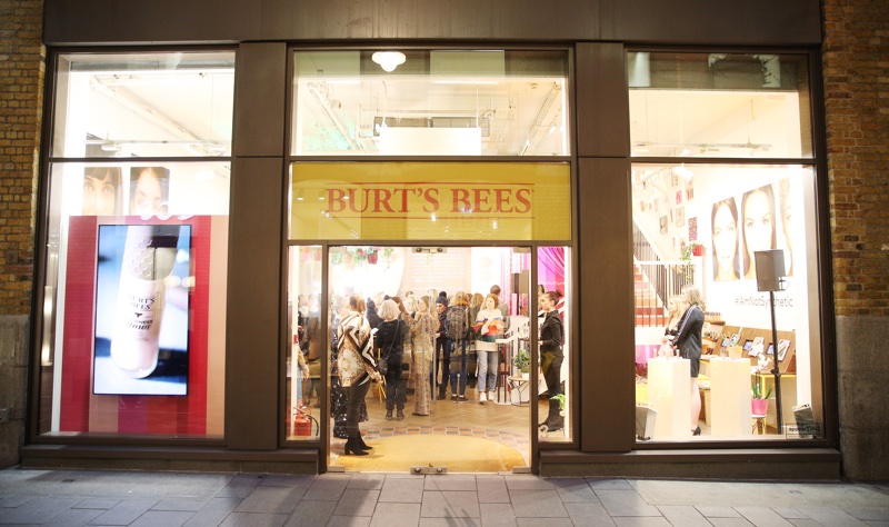 Schat Dag ik ben ziek Burt's Bees celebrates new cosmetics launch with dedicated pop-up