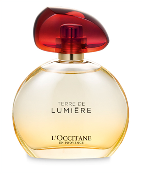 The cap made of DuPont Surlyn captures and diffuses the light of the new “Terre de Lumière” perfume, by L’Occitane. (Photo © L’Occitane)