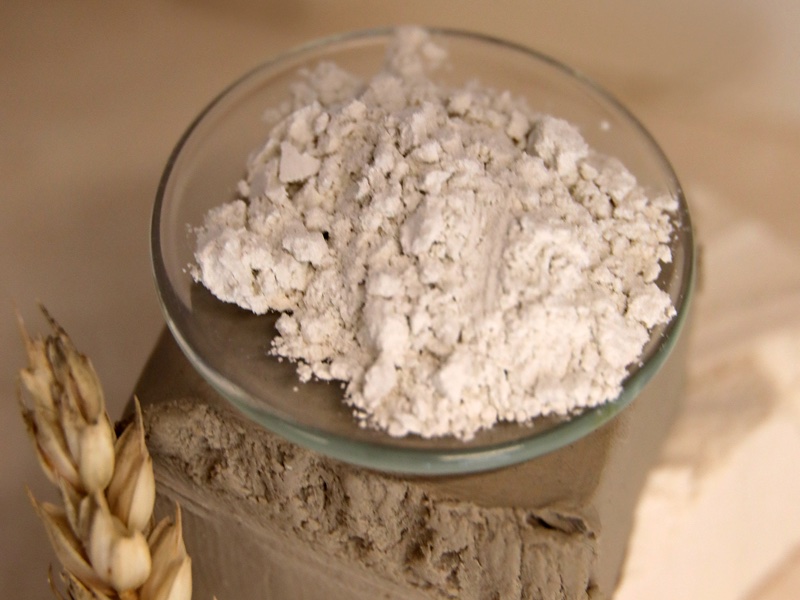 <i>Cristalhyal e-Perfection is a combination of HA and bentonite clay</i>