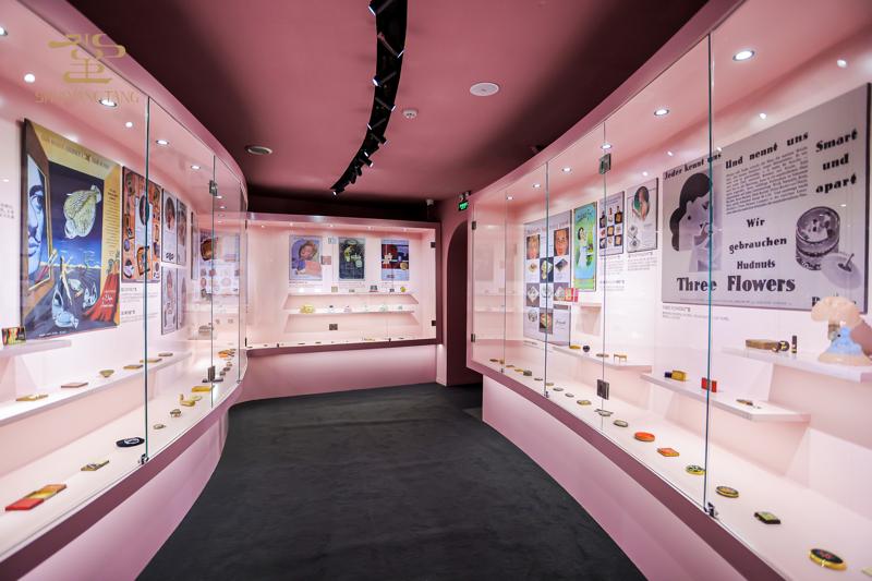 The gallery showcases cosmetics collections and key moments in beauty history