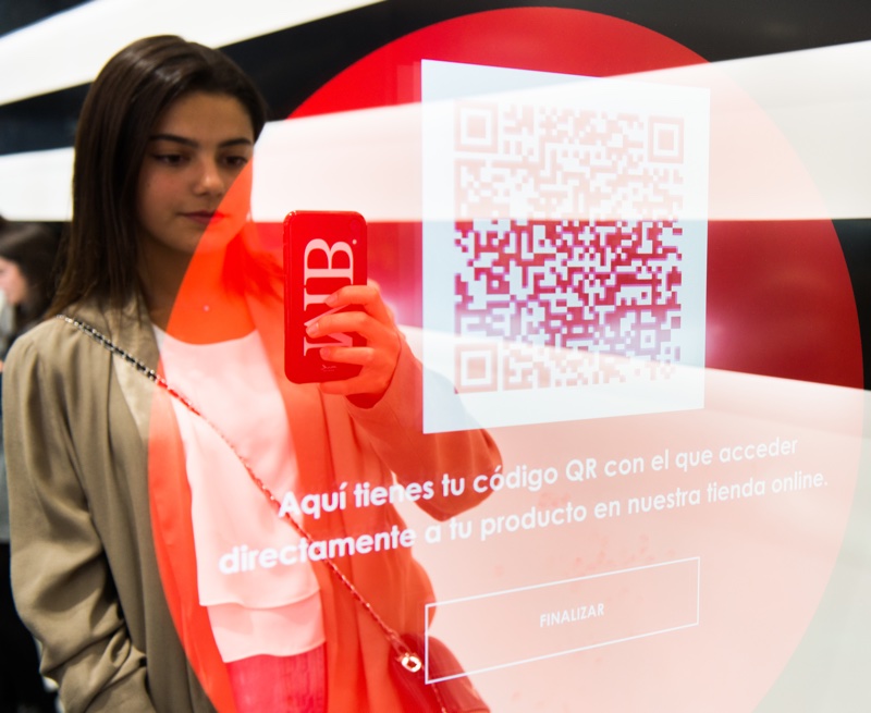 Sephora introduces AI-powered digital mirror to Spanish flagship
