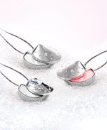 Swarovski and Clarins crystallise license agreement with Aura   
