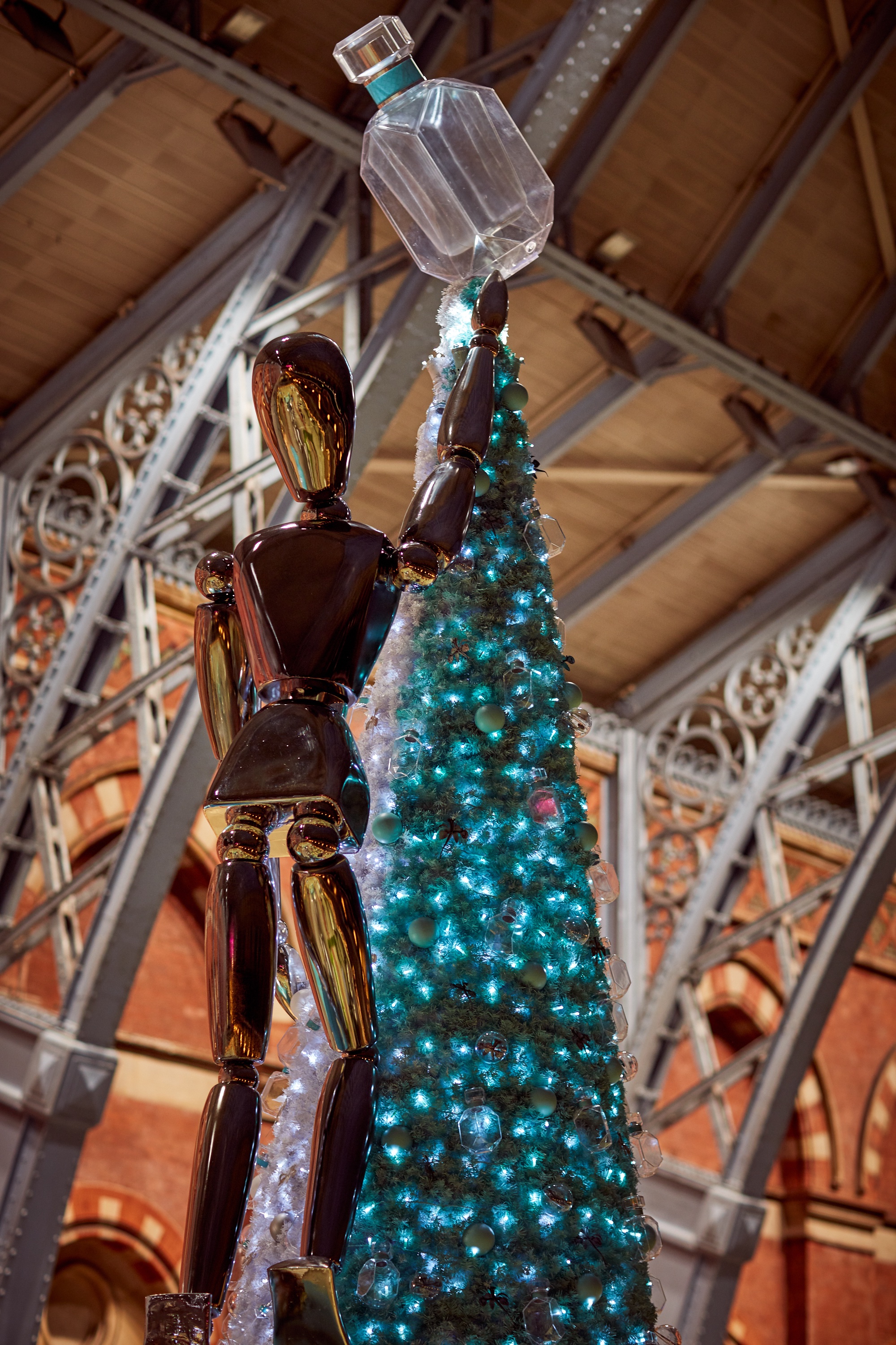 Tiffany and Co. creates sensual experience with new Christmas tree pop-up
