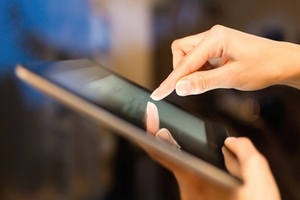 China's e-commerce boom challenges cosmetics companies