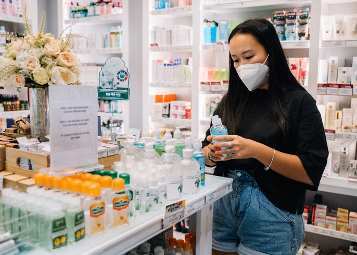 Covid-19: Retailers fear for staff safety as new measures to tackle Omicron come into force