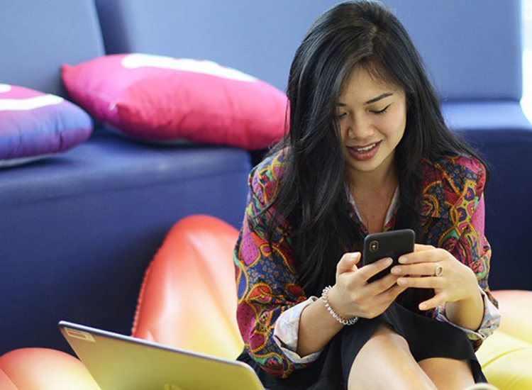 L’Oréal reveals AI chatbot with Mya Systems to help job candidates