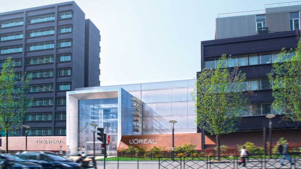 L'Oréal to buy Mugler and Azzaro from Clarins 