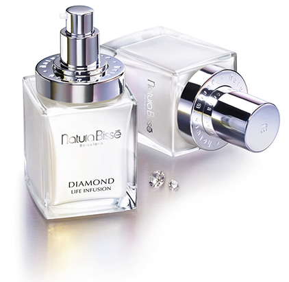 Natura Bissé’s Diamond Life Infusion is contained in the world’s first pack that combines a glass bottle with a rigid Yonwoo airless container, developed by Quadpack.