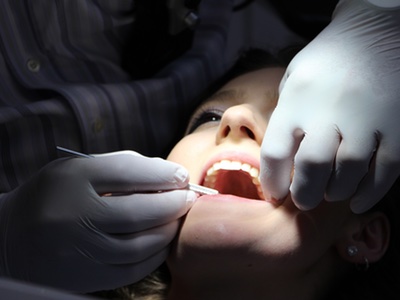 Oral care industry divided over flossing claims