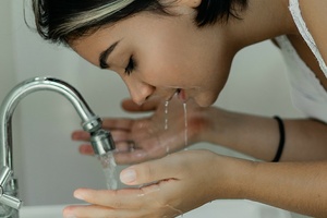 Rubbing the skin when removing make-up worsens skin conditions, say scientists 
