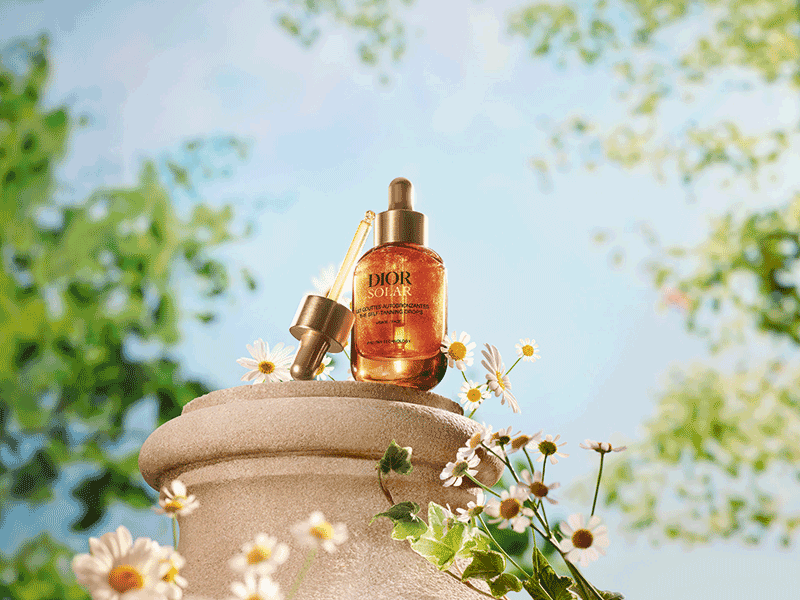 Dior Solar Self-Tanning Drops which are infused with hyaluronic acid, are designed to be used as a new ritual before face cream