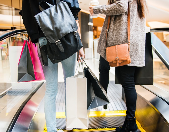 UK retail sales recover as volumes grow 13%
