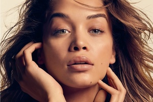 Vince Camuto signs influencer and fashion model Jasmine Sanders for new fragrance campaign