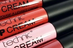 Warpaint London acquires make-up business Retra Holdings
