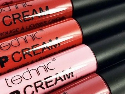 Warpaint London acquires make-up business Retra Holdings
